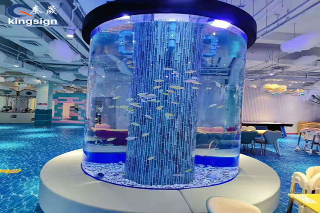 Conas aquarium aicrileach maith a dhearadh