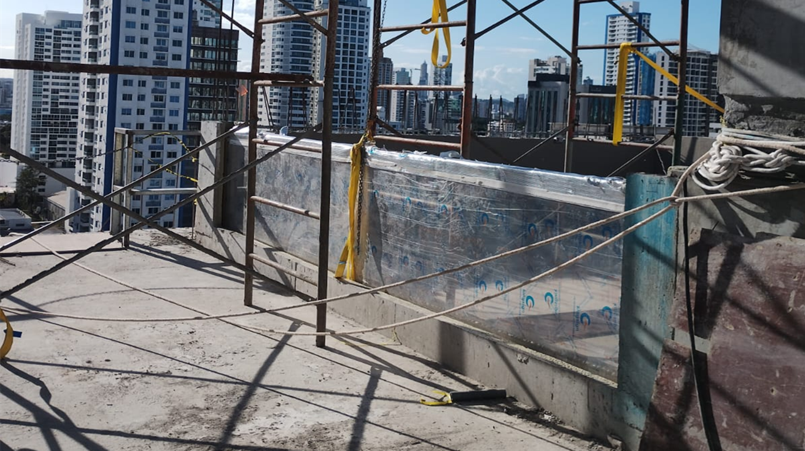 Painéal Aicrileach Tiús 100mm le haghaidh Fuinneog Snámha Snámha Lasmuigh